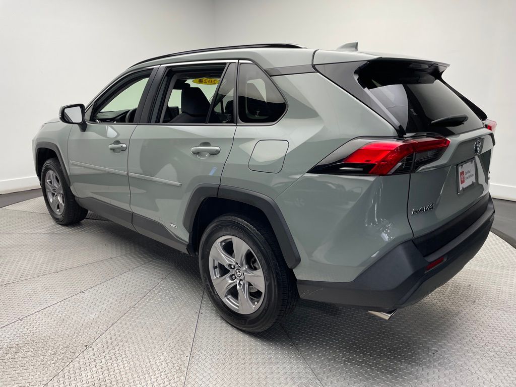 2022 Toyota RAV4 XLE 7