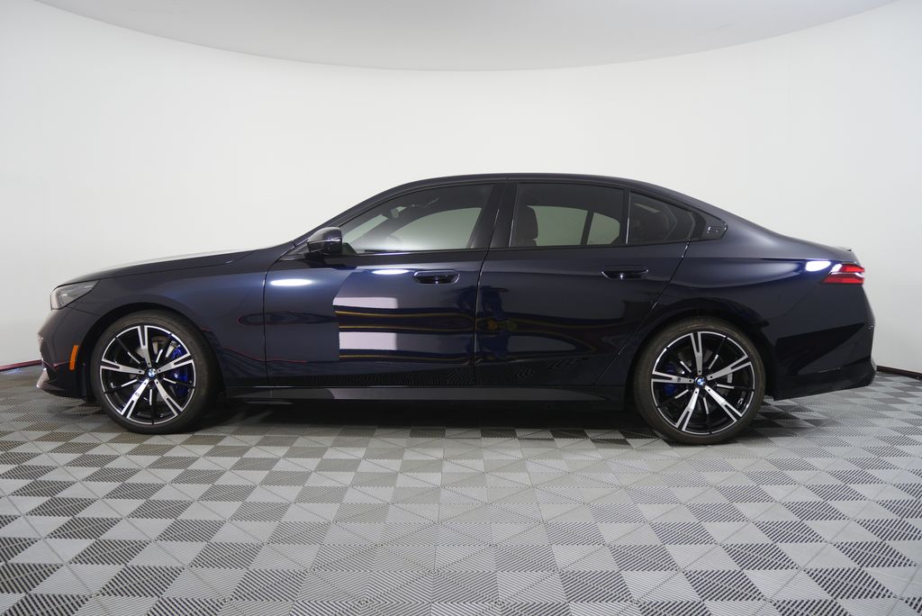 Thumbnail: 2025 BMW 5 Series - 6