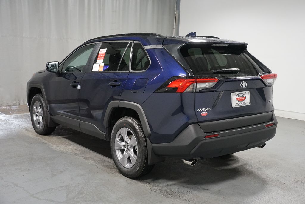2025 Toyota RAV4 XLE 6