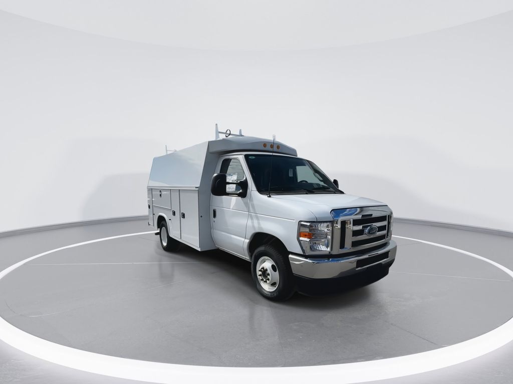 New 2025 Oxford White Ford E-350 SRW image 2
