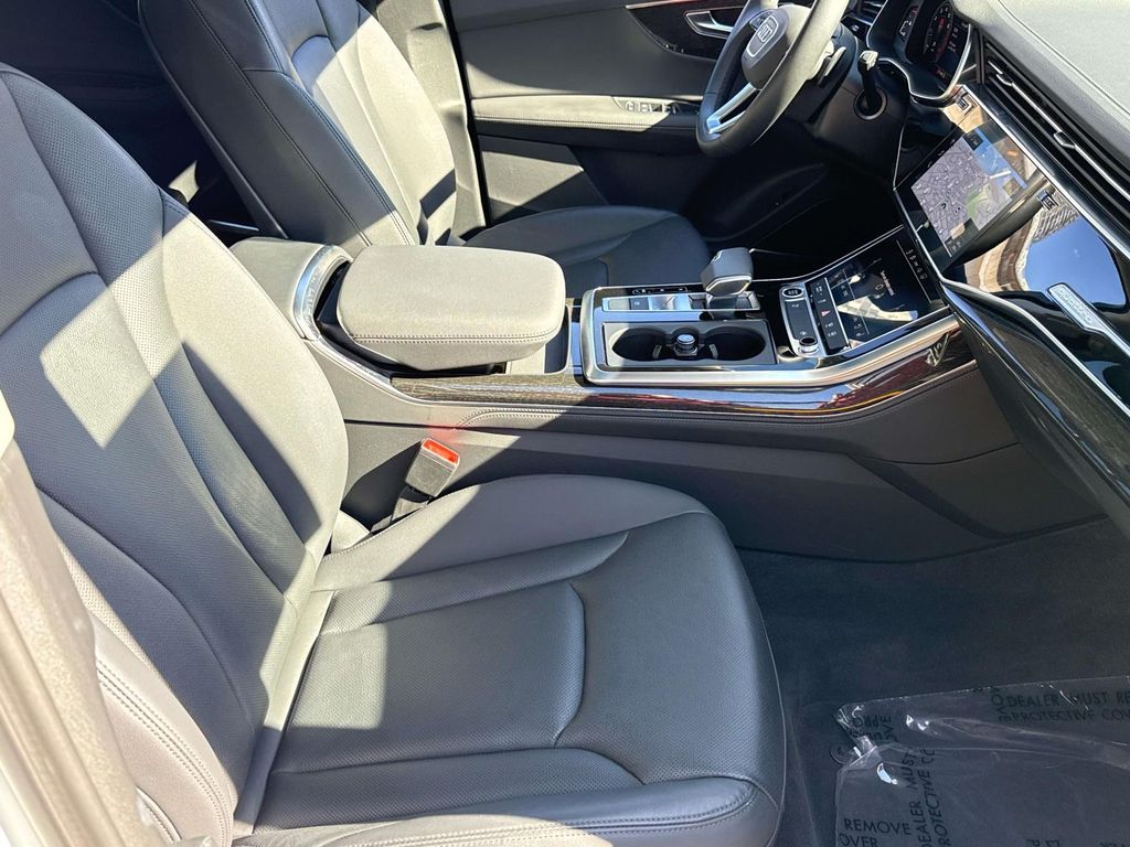 Thumbnail: 2023 Audi Q7 - 21