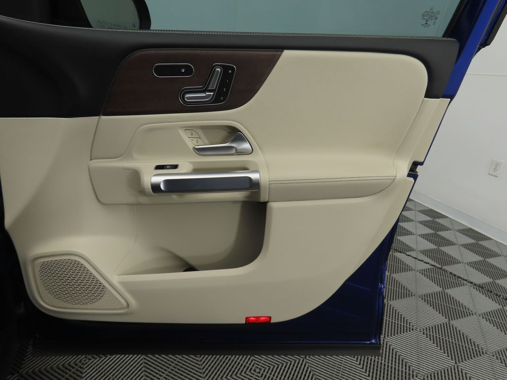 2022 Mercedes-Benz GLB 250 25