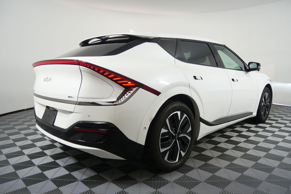 Thumbnail: 2022 Kia EV6 - 3