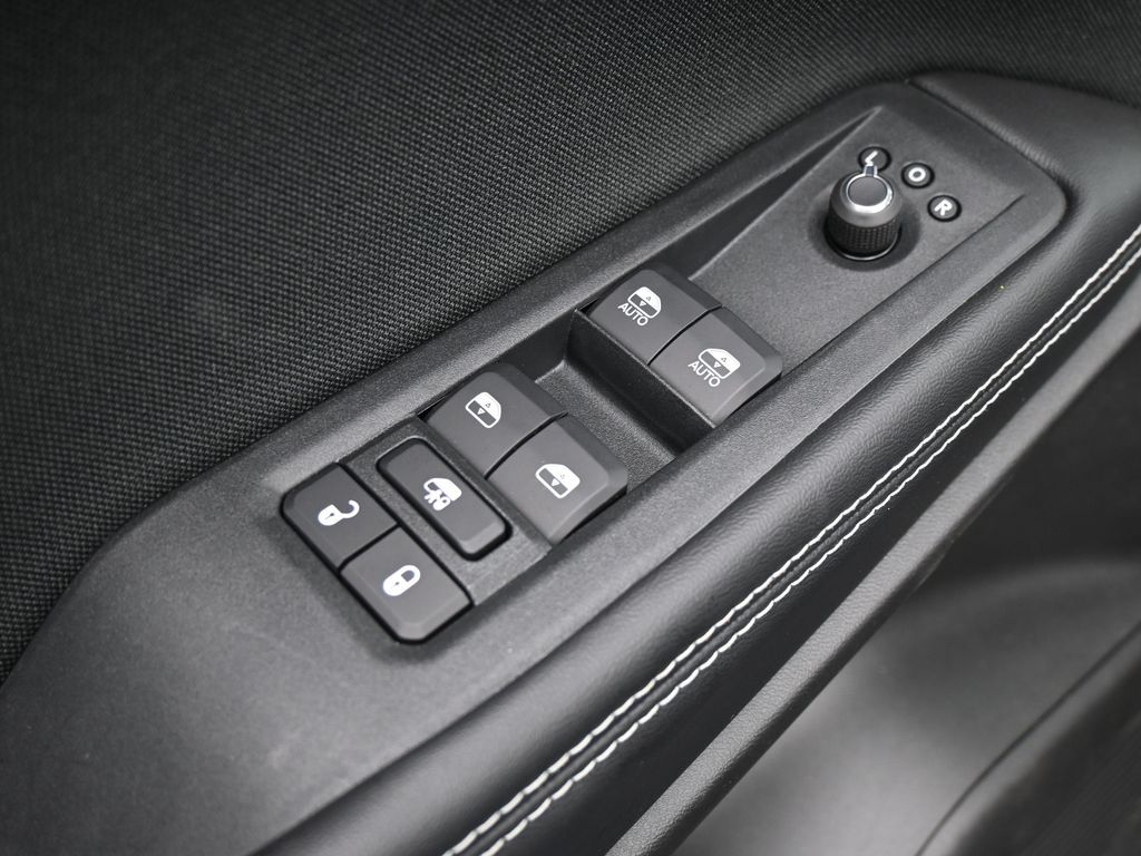 New 2026 Diamond Black Crystal Pearlcoat Jeep Laredo image 24