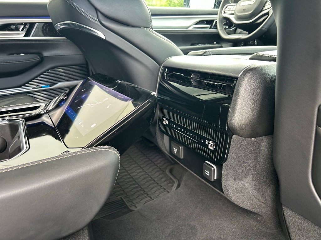 2023 Jeep Grand Wagoneer L Base