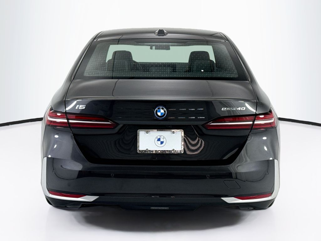 Thumbnail: 2026 BMW i5 - 6