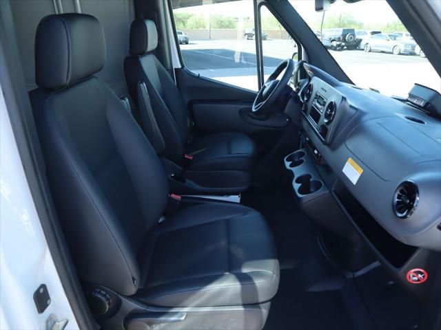 Thumbnail: 2025 Mercedes-Benz Sprinter - 19