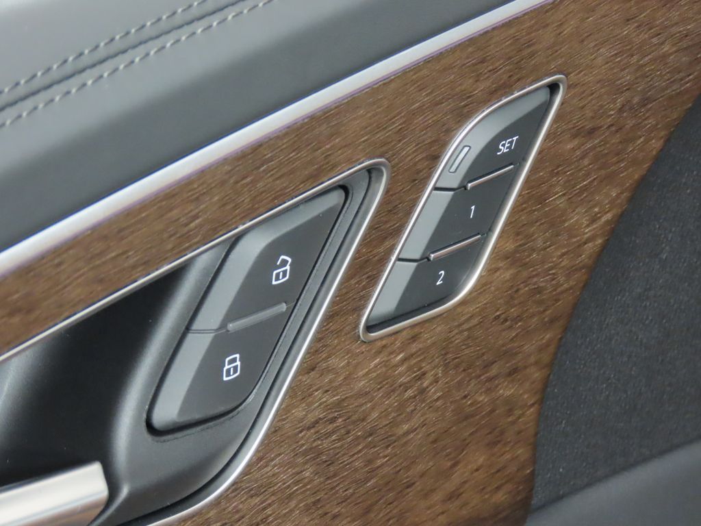 Thumbnail: 2026 Audi Q8 - 30