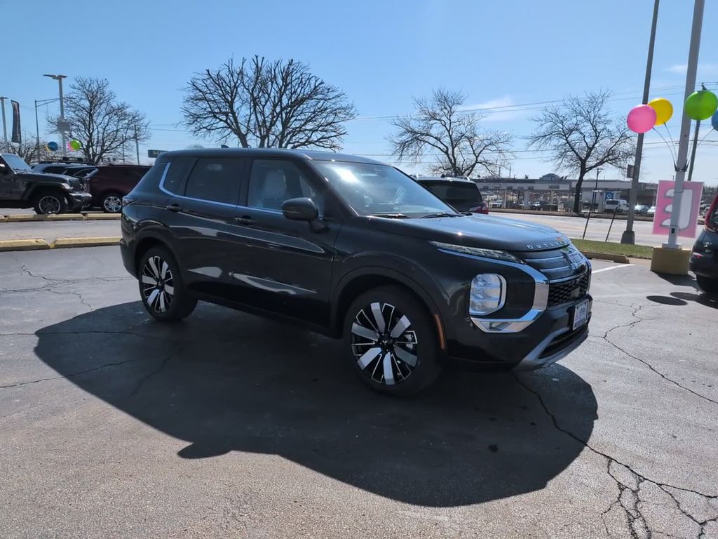 New 2026 Black Mitsubishi SE image 4