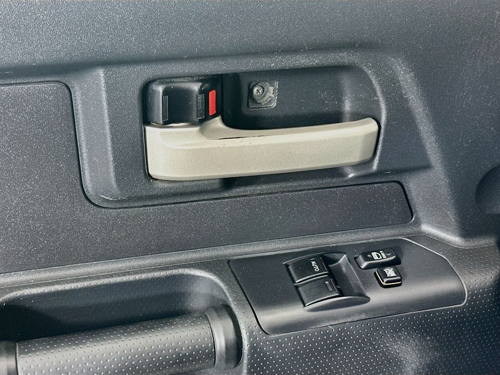 Thumbnail: 2010 Toyota FJ Cruiser - 17