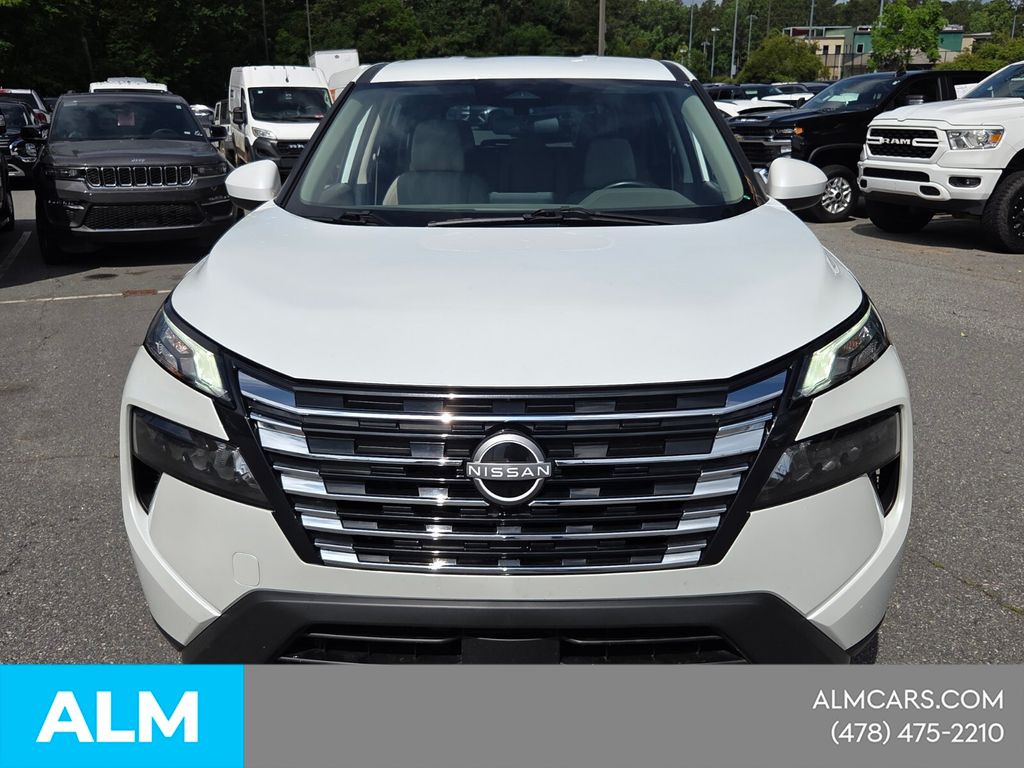 Used 2025 White Nissan SV image 3