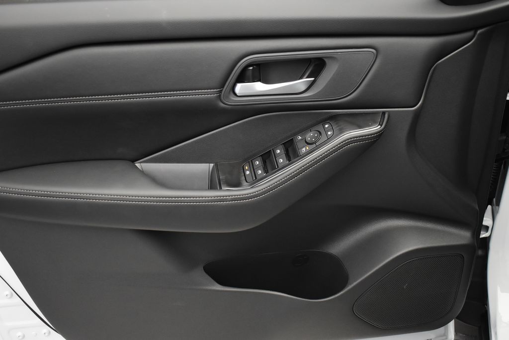 Thumbnail: 2026 Nissan Rogue - 10