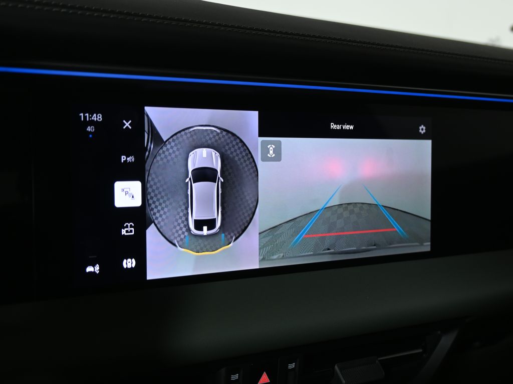 Thumbnail: 2025 Porsche Macan - 27