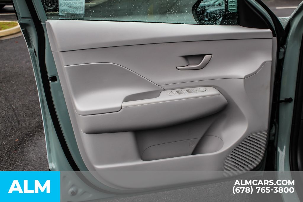 2024 Hyundai Kona SE photo 35