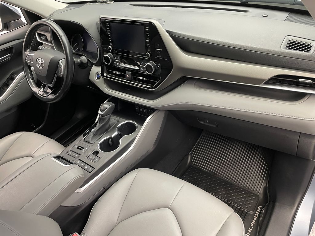 Thumbnail: 2021 Toyota Highlander - 16