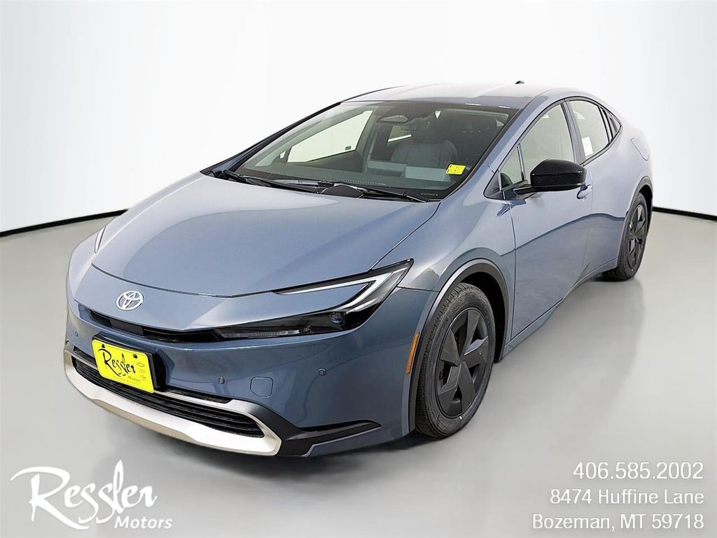 2026 Toyota Prius SE's photo