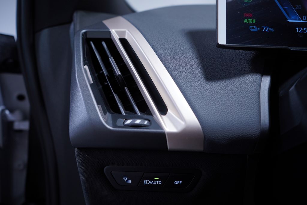 Thumbnail: 2026 BMW iX - 17