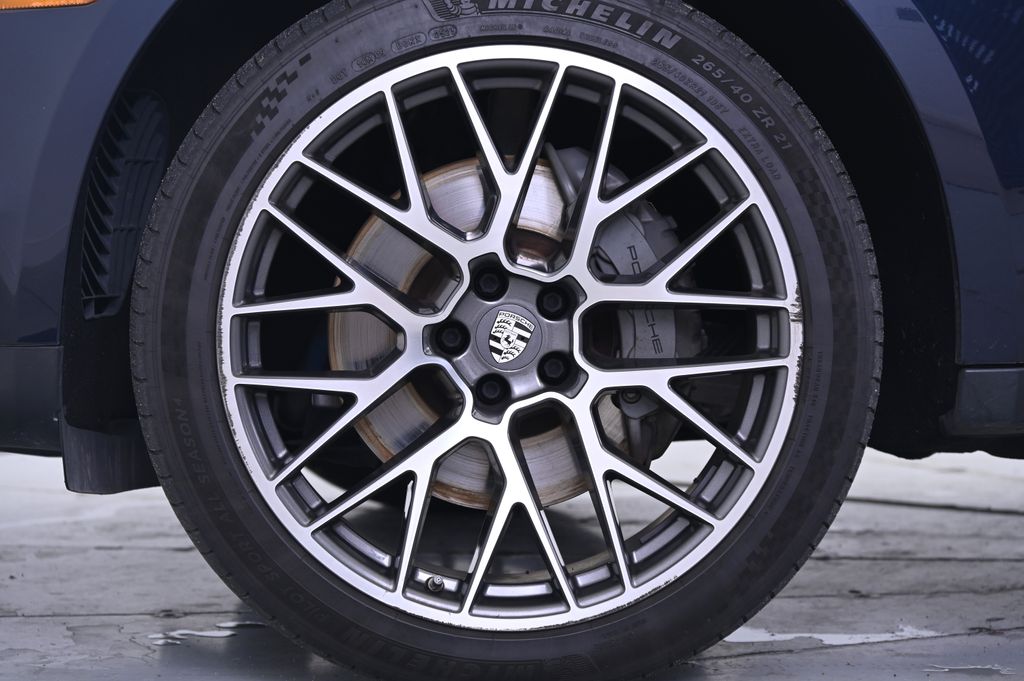 Thumbnail: 2021 Porsche Macan - 15