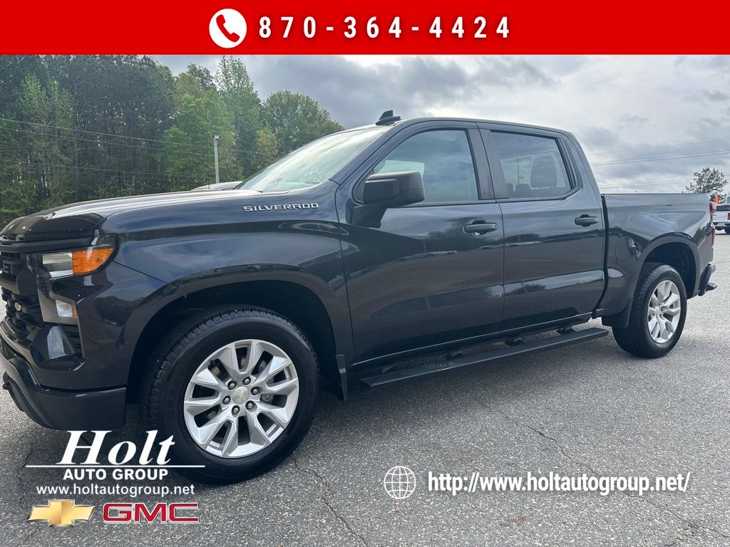 Dark Ash Metallic 2022 Chevrolet Silverado 1500 Custom Crew Cab RWD Pickup Truck 4X2 8-Speed Automatic
