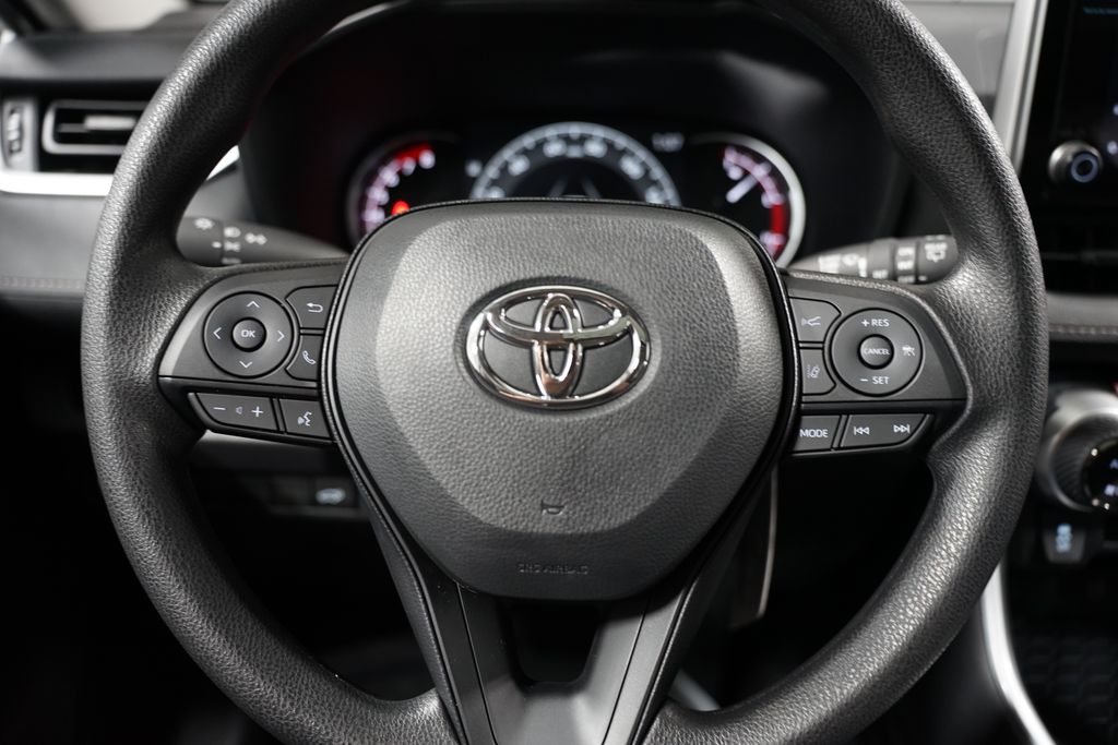 2025 Toyota RAV4 XLE 12