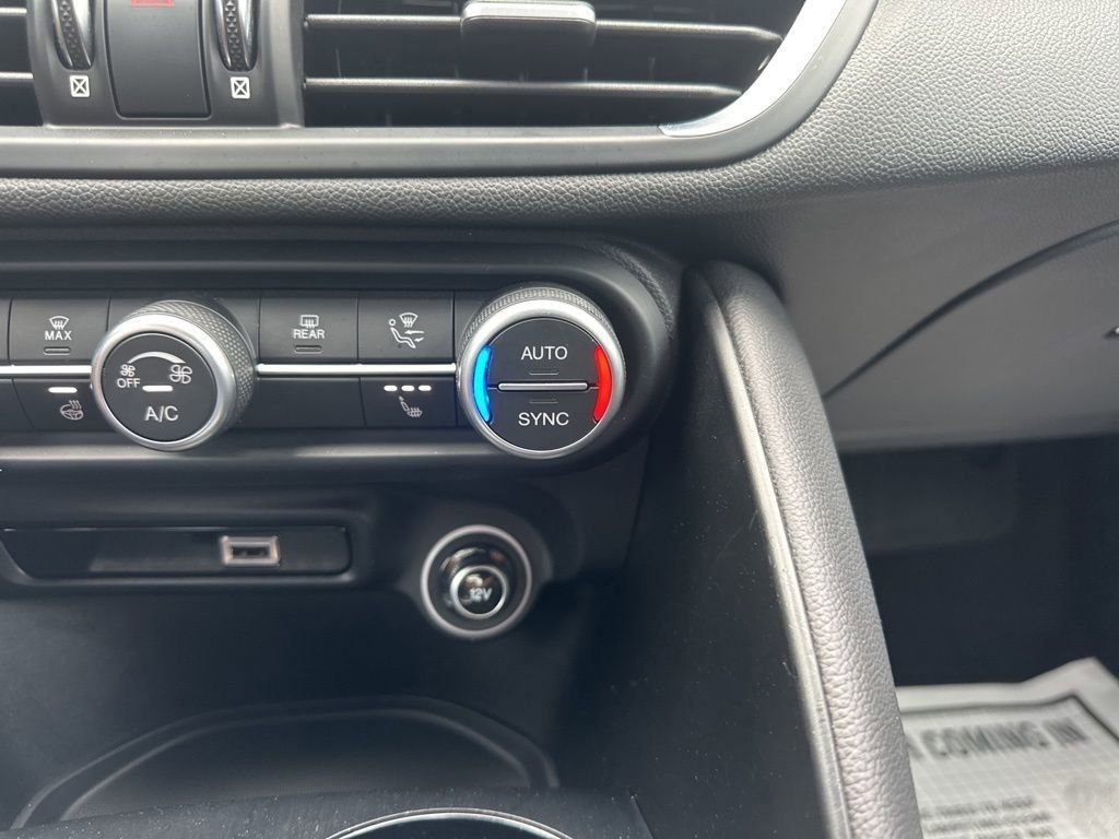 2022 Alfa White Alfa Romeo Giulia Sprint RWD Sedan