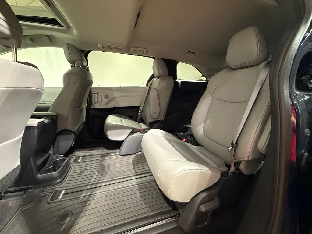 Thumbnail: 2025 Toyota Sienna - 20