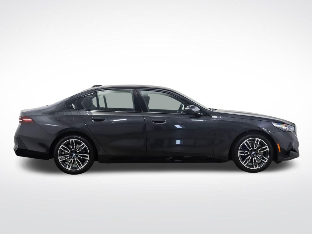 Thumbnail: 2027 BMW 5 Series - 6