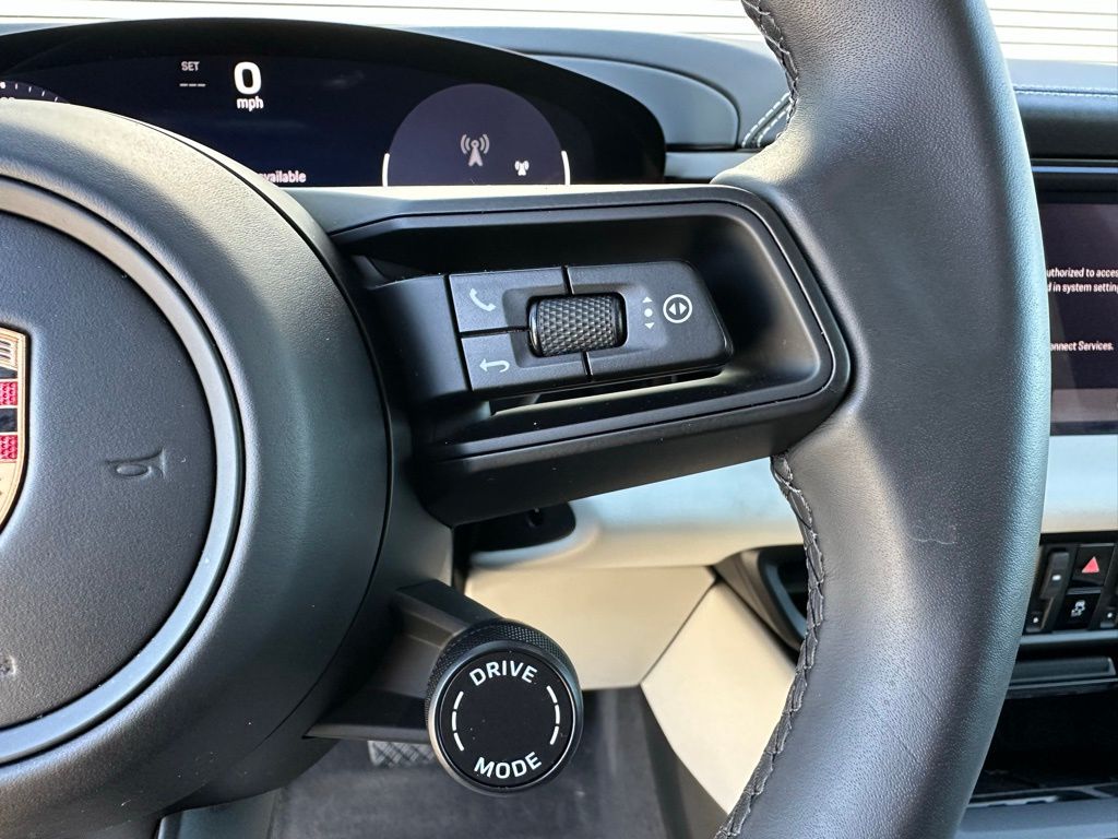 Thumbnail: 2025 Porsche Macan - 16