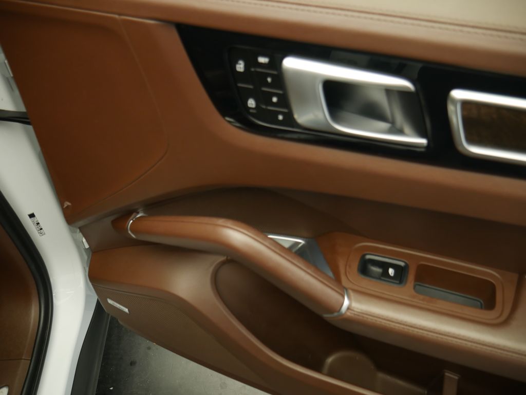 Thumbnail: 2023 Porsche Cayenne - 24