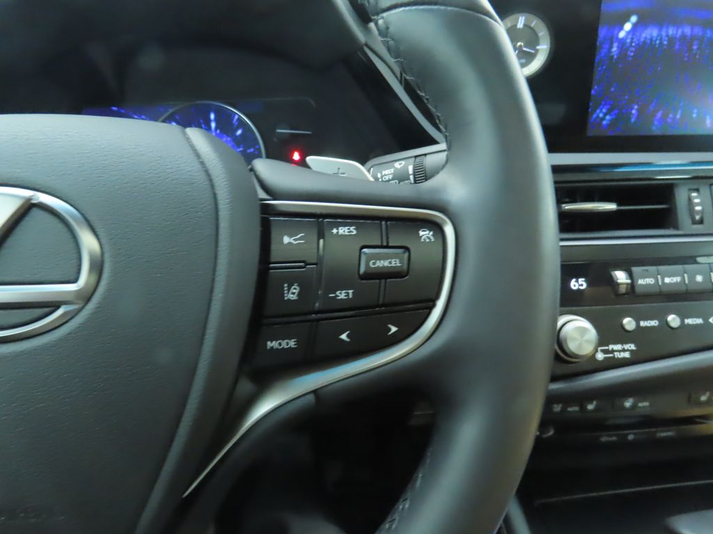 Thumbnail: 2022 Lexus ES - 12