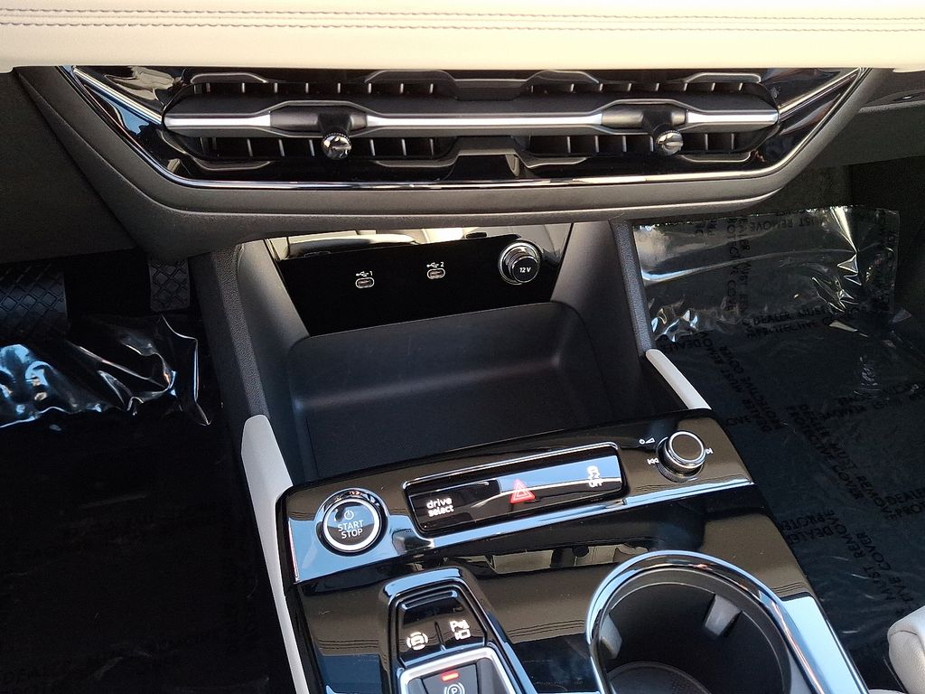 Thumbnail: 2025 Audi Q6 e-tron - 15