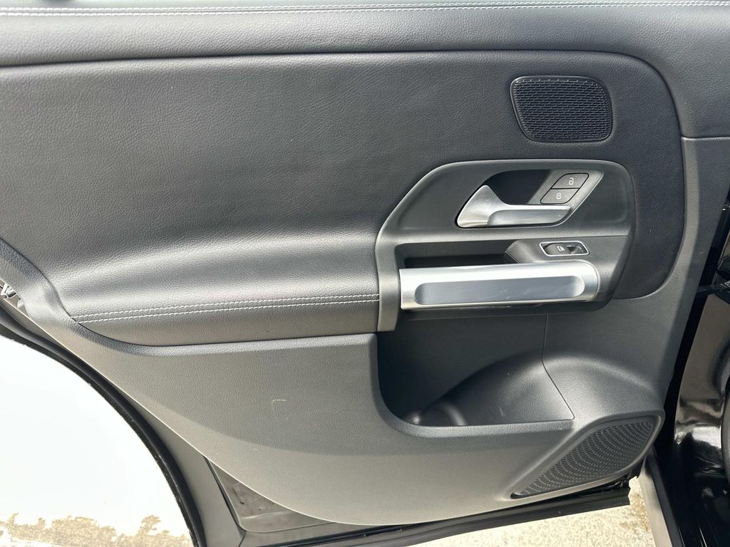 Thumbnail: 2025 Mercedes-Benz GLB - 27