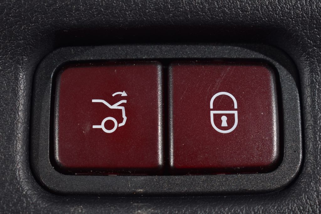 Thumbnail: 2023 Mercedes-Benz C-Class - 5