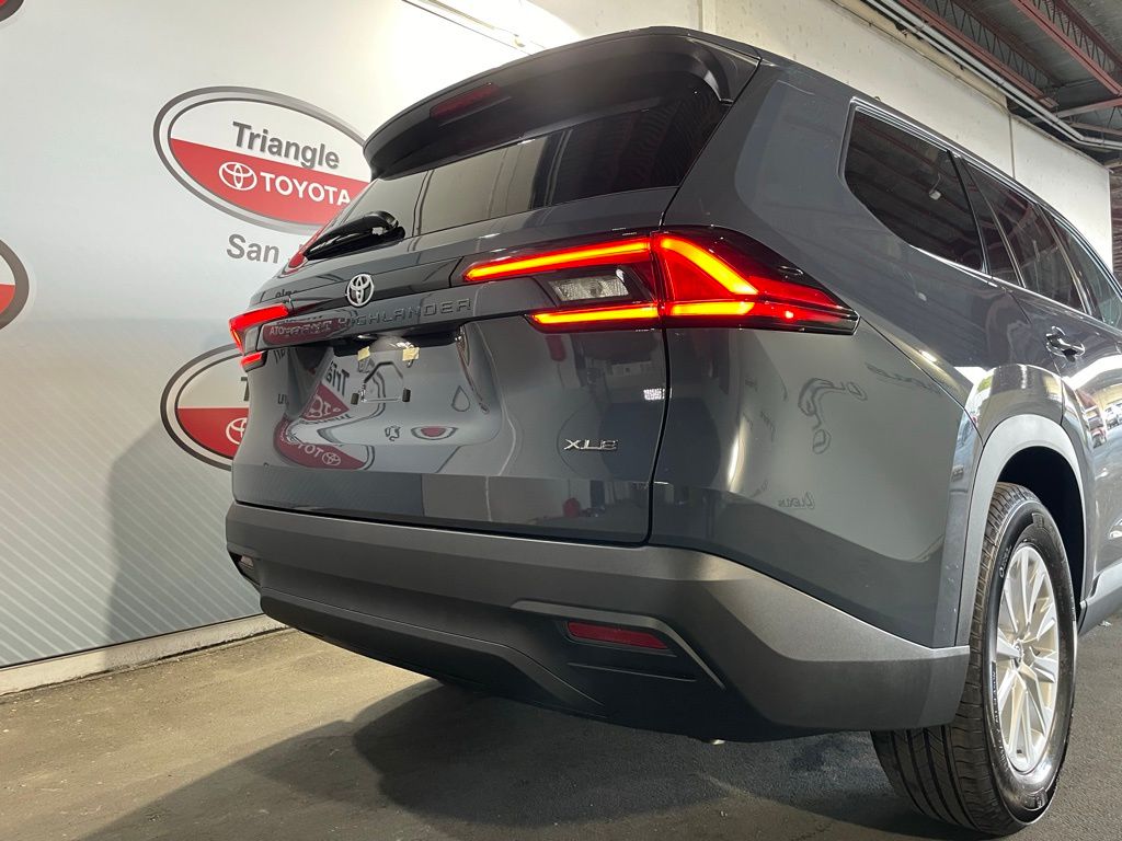 Thumbnail: 2026 Toyota Grand Highlander - 24