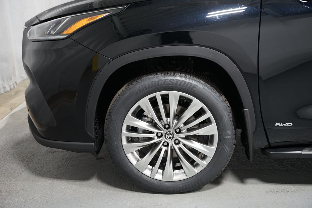 Thumbnail: 2026 Toyota Highlander - 5