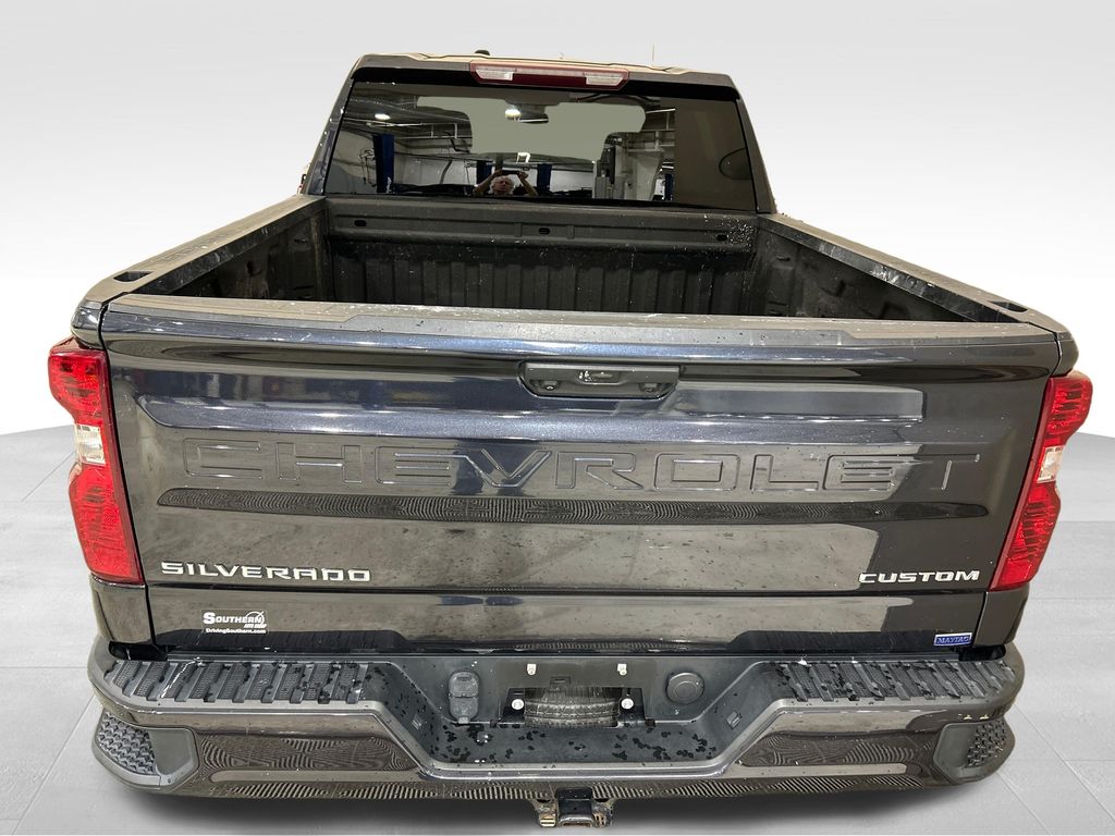 Used 2022 Gray Chevrolet Custom image 4