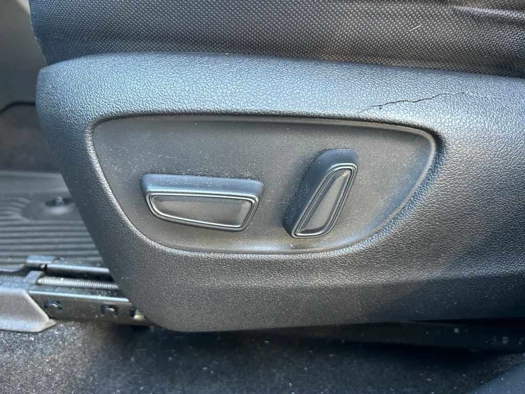 Thumbnail: 2023 Toyota Highlander - 15