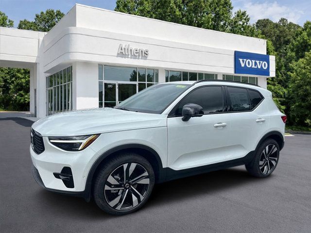 2025 Volvo XC40 B5 Plus Dark Theme AWD