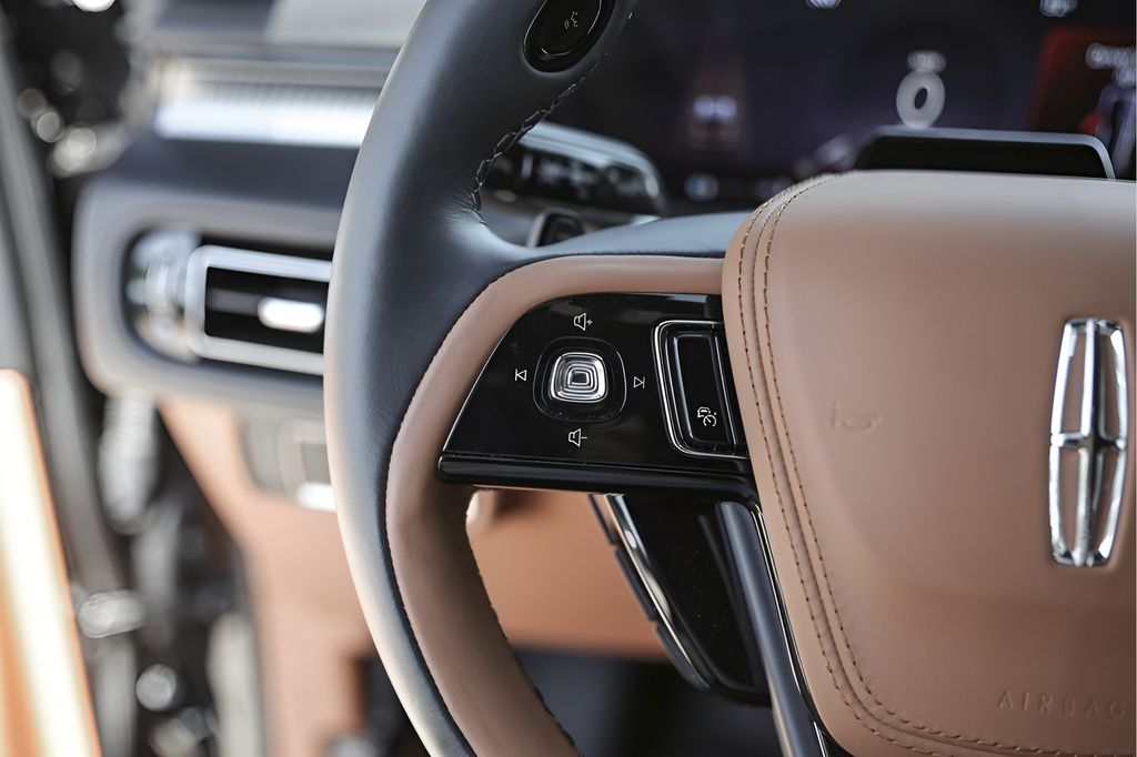 Used Car 2025 Lincoln Aviator  Black Label For Sale Under $80,000 In Austin, Texas