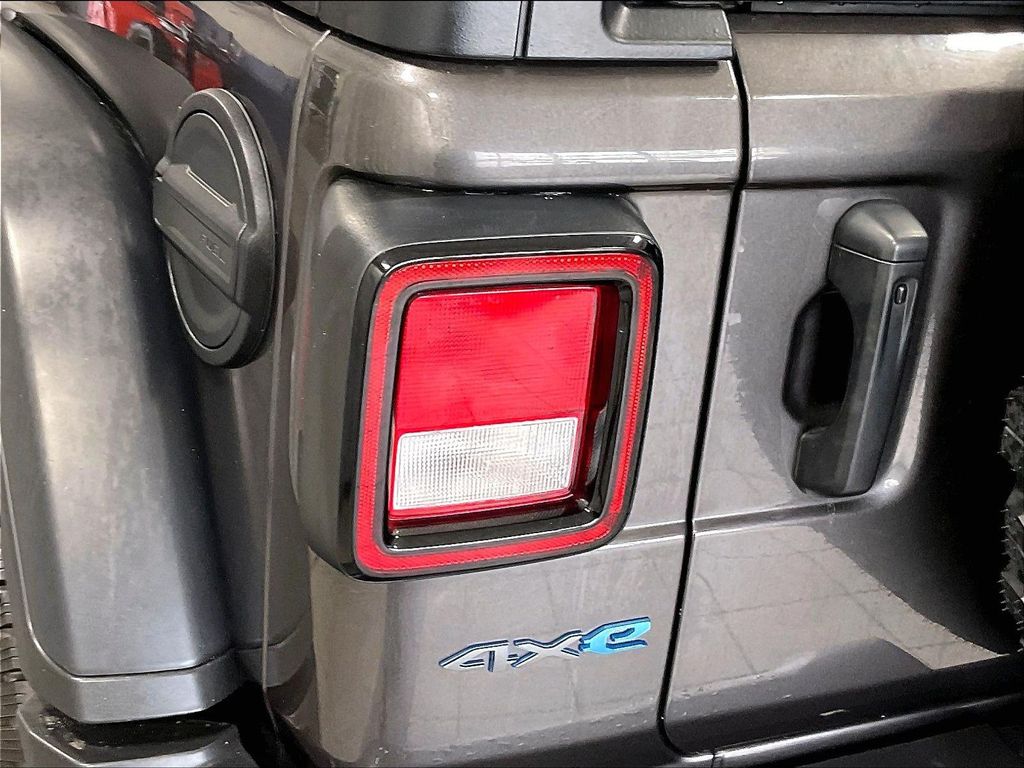 2024 Jeep Wrangler — photo 32