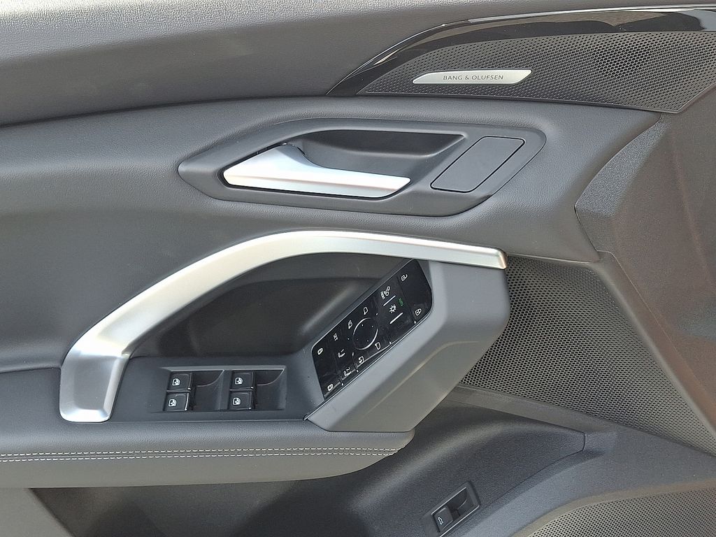 Thumbnail: 2025 Audi Q5 - 10