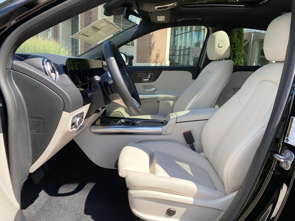 Thumbnail: 2025 Mercedes-Benz GLA - 25