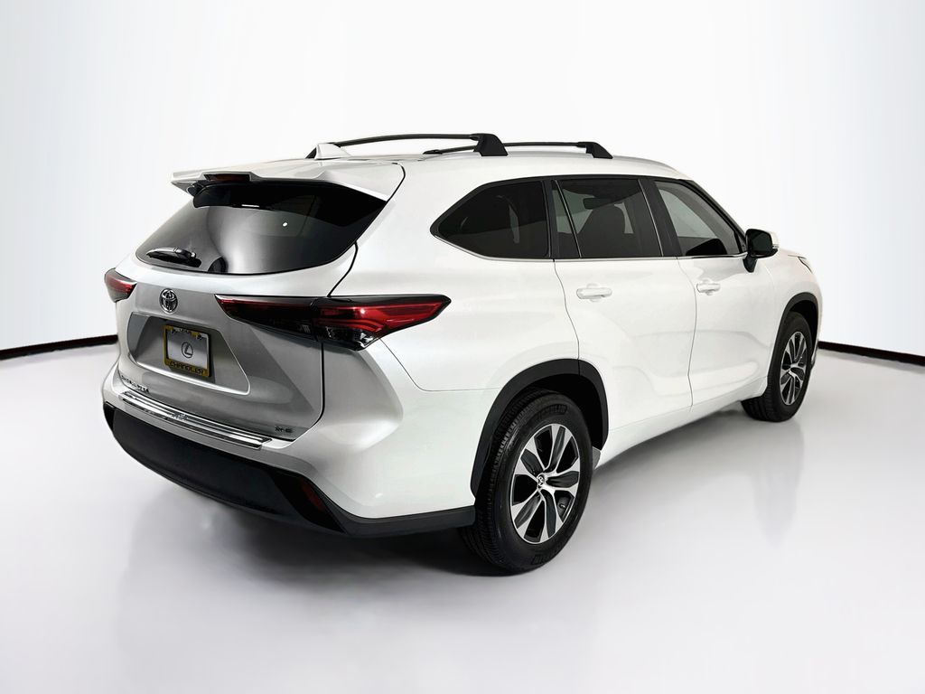 Thumbnail: 2023 Toyota Highlander - 5