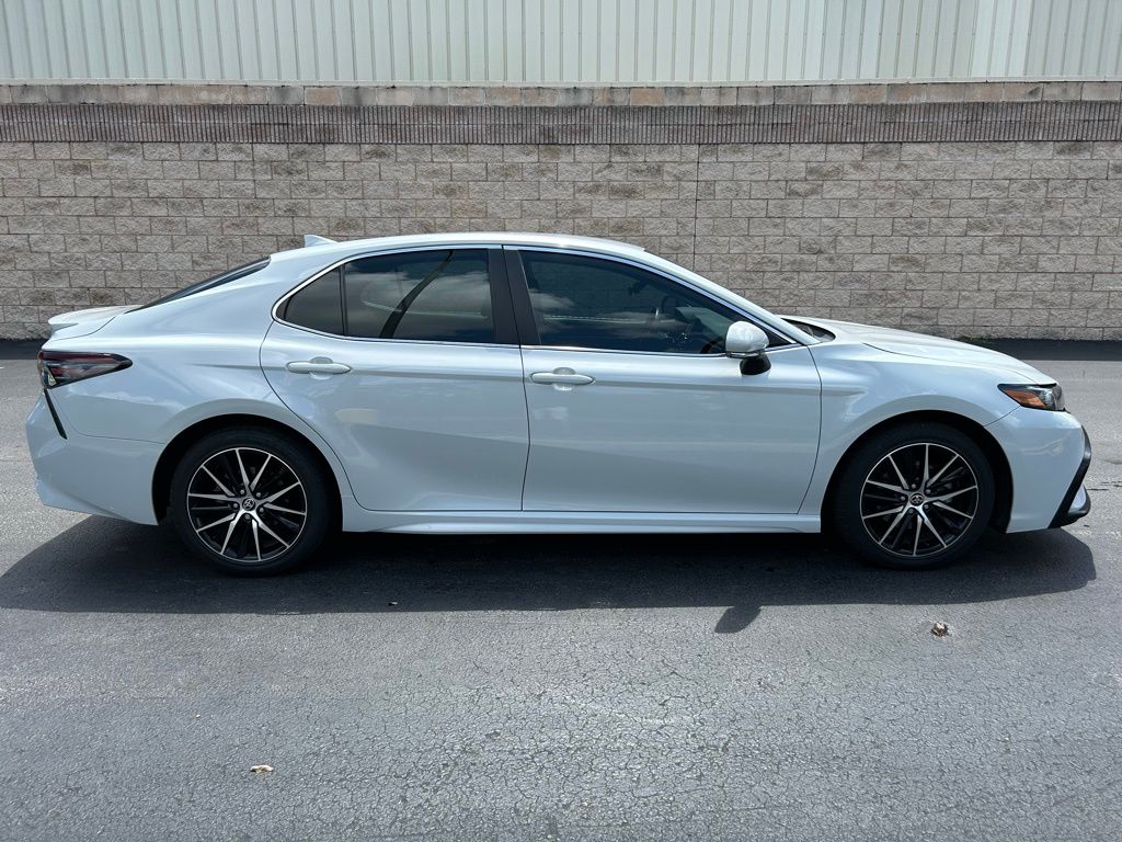 2022 Toyota Camry SE 6
