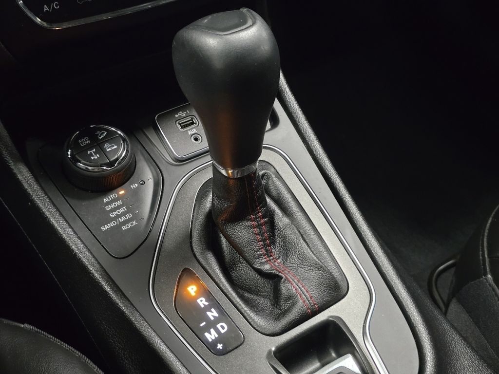 Used 2020 Black Jeep Trailhawk image 25