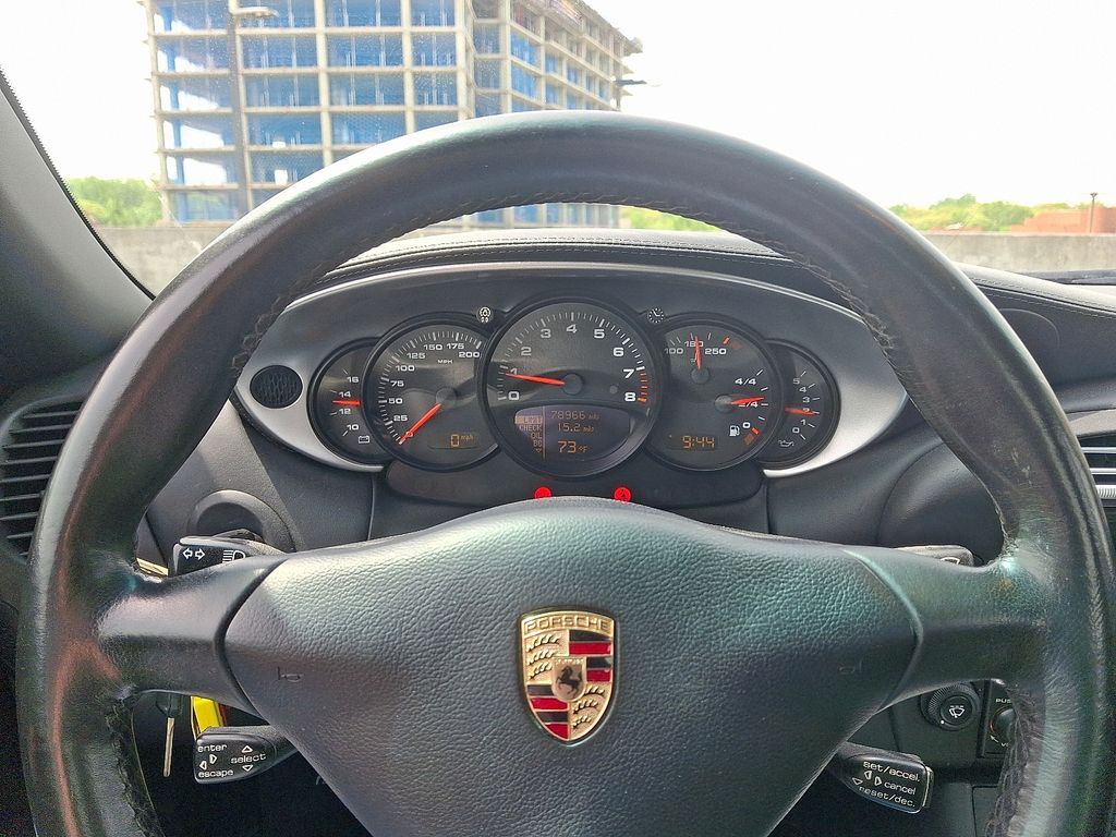 2004 Porsche 911 Carrera 4S 17