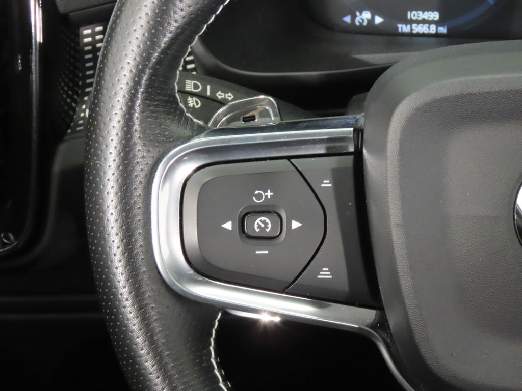 Thumbnail: 2019 Volvo XC40 - 20