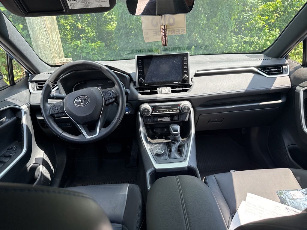View vehicle photo 7