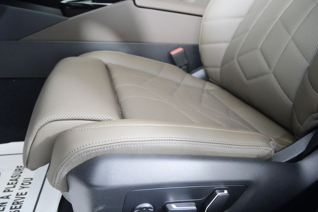 Thumbnail: 2026 BMW 5 Series - 10