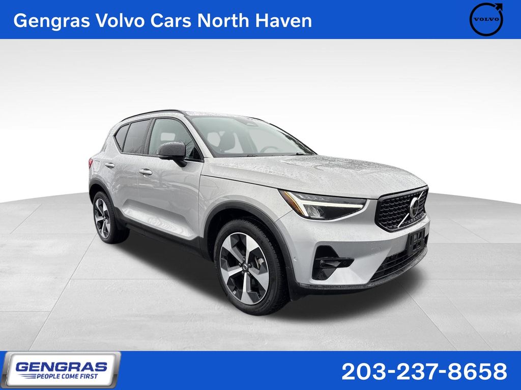2025 Volvo XC40 B5 Plus Dark Theme AWD